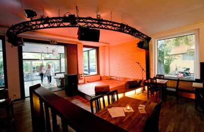 Galerie (Einrichtung, Bühnenverkleidung mit Polsterung)