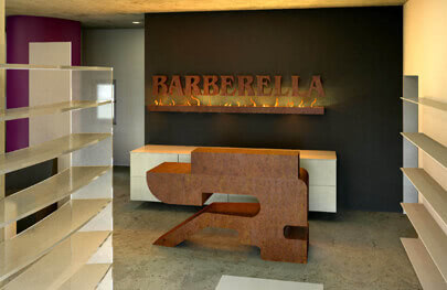 Galerie (Friseursalon, Tresen aus Stahl, Sonderanfertigung)