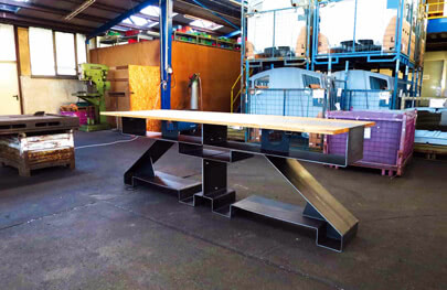 Galerie (ausklappbarer Objekttisch für Bar)